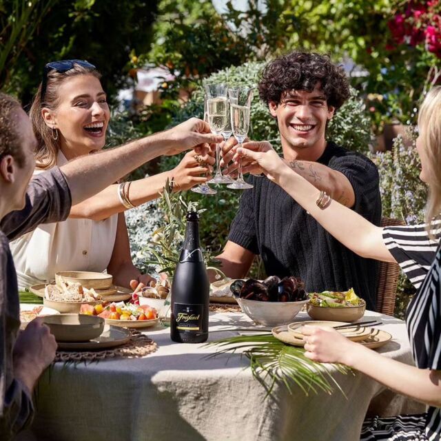 ✨ It's International Cava Day! 🥂 There's no better way to celebrate than with Freixenet Cordon Negro and your best friends. Here's to sparkling moments and unforgettable memories! ✨🍾 #InternationalCavaDay #FreixenetMoments #CelebrateLaVida