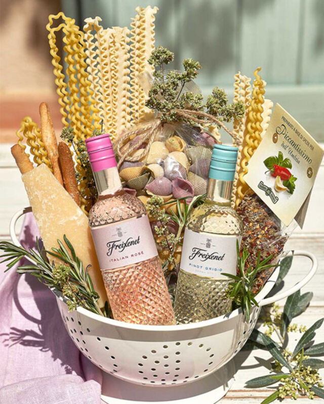 HAPPY NATIONAL HOLIDAY! 🎉

Today we celebrate our national holiday and we have something special for you! Join our summer giveaway and win a brunch package for 2, including a sparkling bottle of Freixenet Italian Rosé wine! 🥂🌞

1. 'Like' this post to celebrate this festive day.
2. Tag someone you want to share this moment with and tell us why you both 
deserve this delightful treat.

Make this holiday extra special with Freixenet! 🎉✨