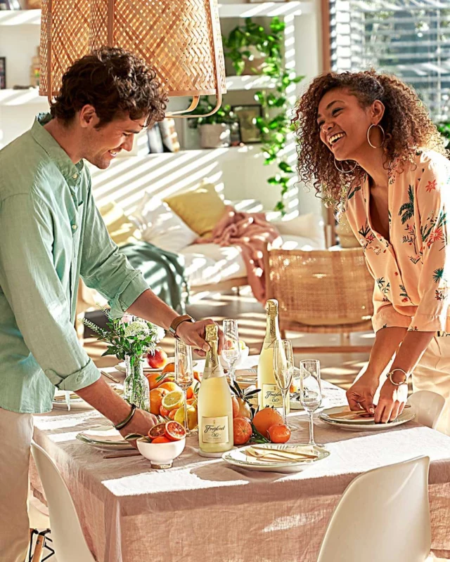 Psst, je bent Moederdag toch niet vergeten hé? 🙌

Elke mama verdient een sprankelend geluksmoment. En laat dat nu juist…

Dé specialiteit van Freixenet zijn! 🥂

Vier jij Moederdag binnenkort met een heerlijk flesje bubbels? Je hebt groot gelijk, dus…

Cheers to all mothers!
Cheers to you! ❤️

—

Psst, vous n'avez pas oublié la Fête des Mères, n'est-ce pas ? 🙌

Chaque maman mérite un moment de bonheur pétillant. Et il se trouve que… 

C'est la spécialité de Freixenet ! 🥂

Vous célébrerez bientôt la Fête des Mères avec une délicieuse bouteille de bulles ? Vous avez tout à fait raison, donc...

Cheers to all mothers!
Cheers to you! ❤️

.
.
.
.

#Freixenet #FreixenetMoments #CheersToLife