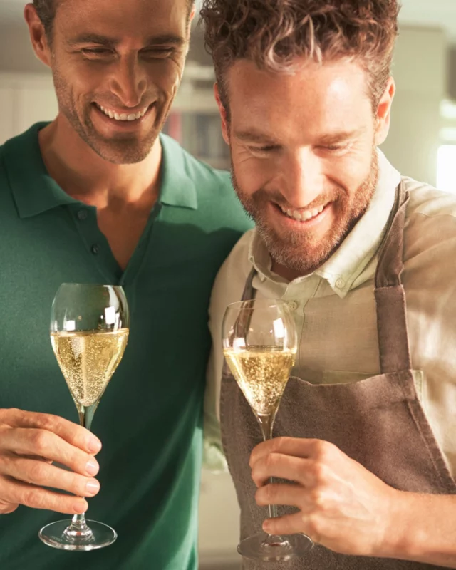 Freixenet, voor de sprankelende momenten. 🥂

Heb je iets te vieren en wil je op de perfecte manier klinken? Freixenet is er om élk moment nog meer sprankelend te maken.

Make it pop. Cheers to life! ❤️

—

Freixenet, pour les moments pétillants. 🥂

Vous avez quelque chose à fêter et vous voulez trinquer de manière parfaite ? Freixenet est là pour rendre chaque moment encore plus pétillant.

Faites pétiller. Trinquons à la vie ! ❤️

.
.
.
.

#Freixenet #FreixenetMoments #CheersToLife