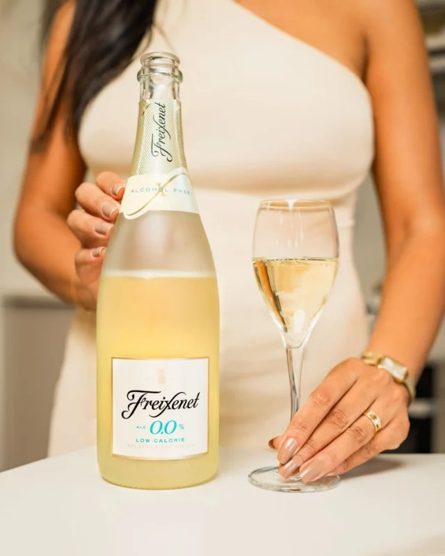 Februari belooft een fantastische maand te worden! ❤️

🥂 Tournée Minérale 👉 Ontdek onze heerlijke Freixenet 0.0%: wedden dat je niets mist?

🥂 Valentijn 👉 Ontdek onze verschillende varianten: wedden dat je volop geniet?

Je merkt het meteen: Freixenet is er voor jou. En voor elk moment. 🙏

(Alcoholmisbruik schaadt de gezondheid)

—

Février s'annonce comme un mois fantastique ! ❤️

🥂 Tournée Minérale 👉 Découvrez notre délicieux Freixenet 0 % : parions que vous ne manquerez de rien !

🥂 Saint-Valentin 👉 Découvrez nos différentes variantes : parions que vous vous régalerez !

Vous le remarquez tout de suite : Freixenet est là pour vous. Et pour chaque instant. 🙏

(L’abus d’alcool nuit à la santé)

.
.
.
.

#Freixenet #FreixenetMoments #CheersToLife